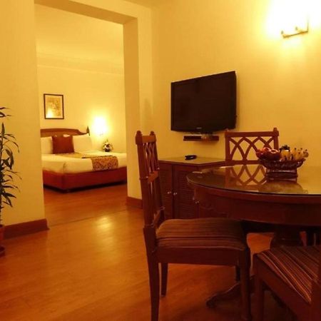 Abad Atrium Hotel Kochi Exterior foto