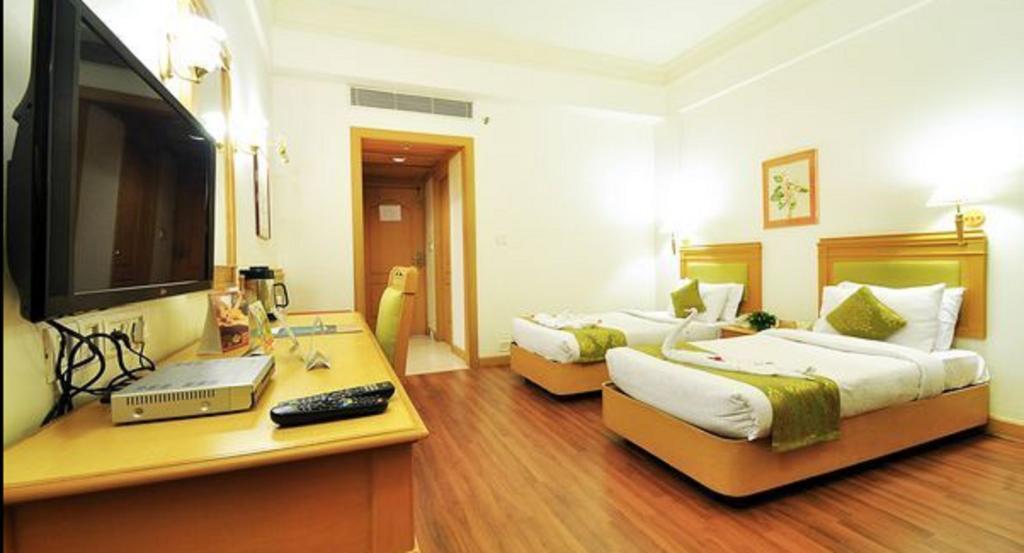 Abad Atrium Hotel Kochi Exterior foto