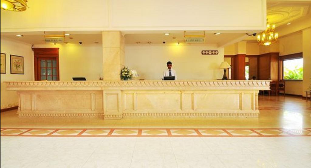 Abad Atrium Hotel Kochi Exterior foto