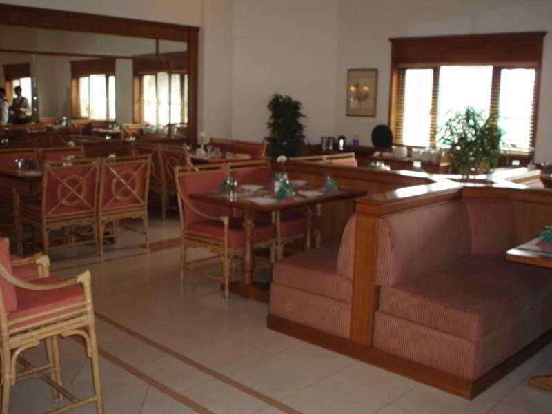 Abad Atrium Hotel Kochi Exterior foto