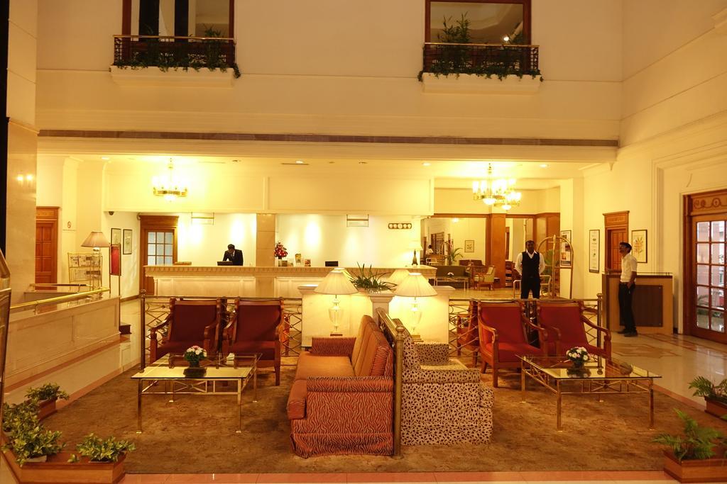 Abad Atrium Hotel Kochi Exterior foto